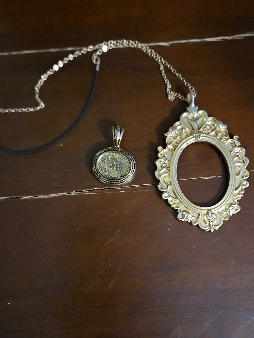 Gold Ornate Oval Frame Pendant Necklace - Decorative Gold-Tone Statement